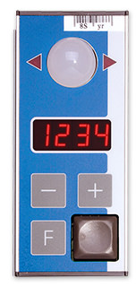 Afficheurs vertical avec affichage de quantité à quatre caractères.