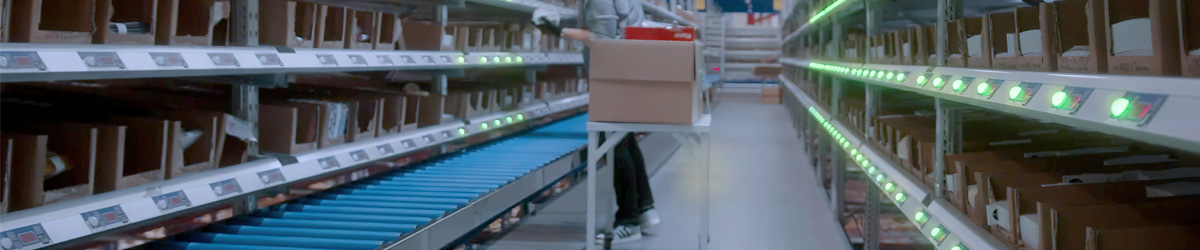 Pick by Light Anlage im Lager eines Versandhändlers